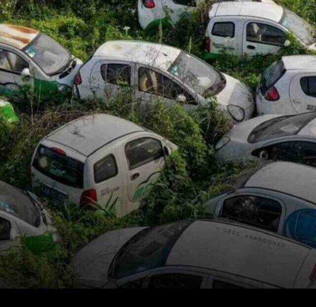 Image explaining why consumers are not opting for electric vehicles in India with proper data